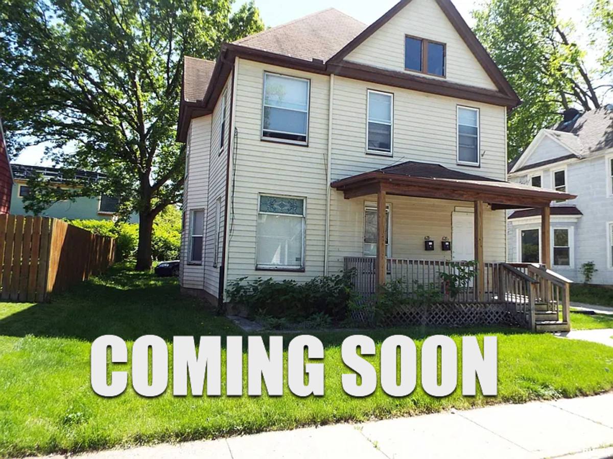 Apartment for rent at 621 Douglas Court, Davenport, IA 52803