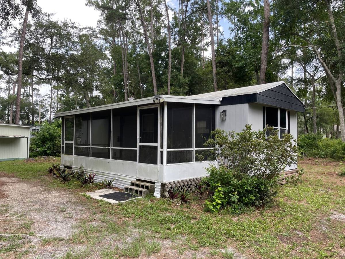 Apartment for rent at 1927 Alice Dr, Astor, FL 32102