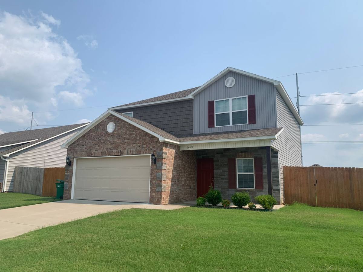 House for rent at 1621 Scotland Dr, Centerton, AR 72719