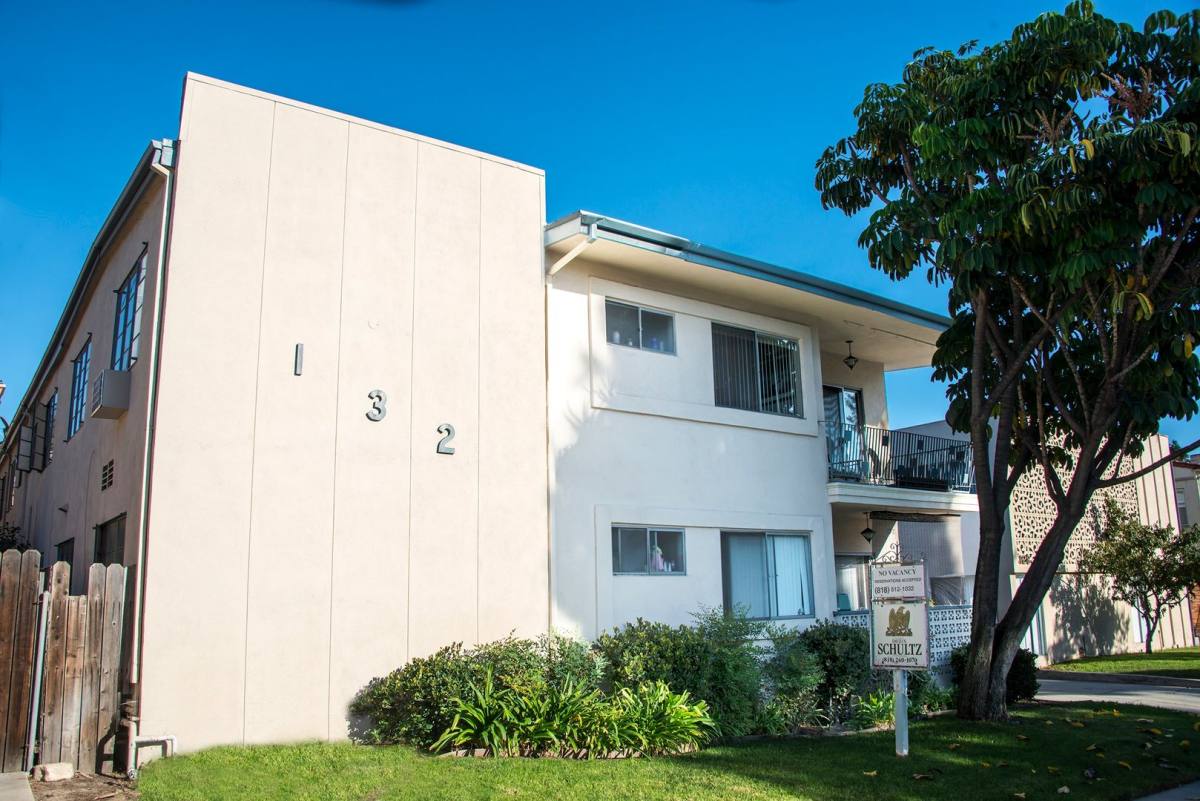 Apartment for rent at 132 N Sinclair Ave, Glendale, CA 91206