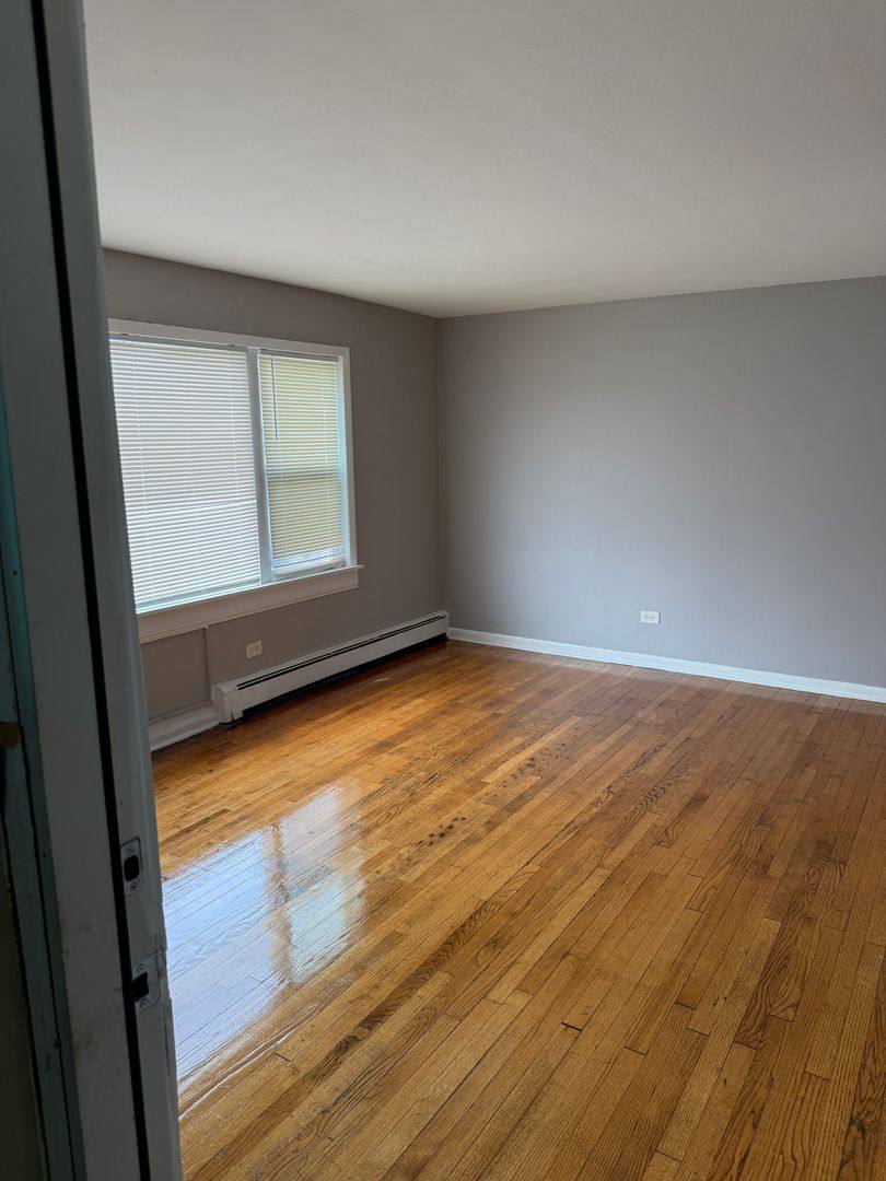 Apartment for rent at 8956 S Escanaba Ave, Chicago, IL 60617