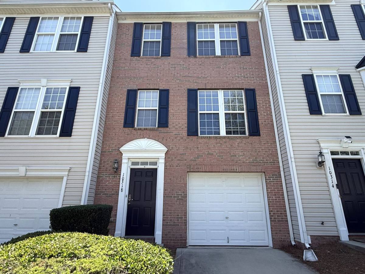 Townhouse for rent at 10318 Garrett Grigg Rd, Charlotte, NC 28262