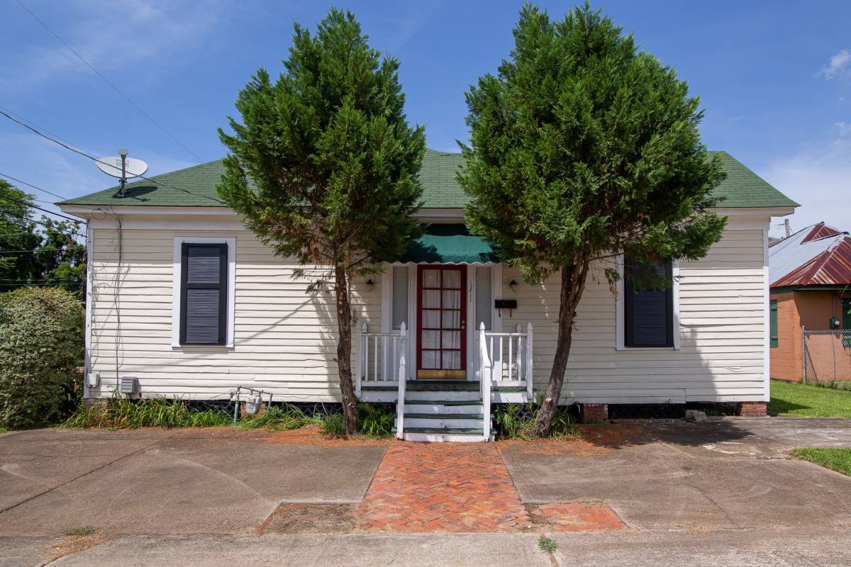 House for rent at 1211 Holly St, Alexandria, LA 71301