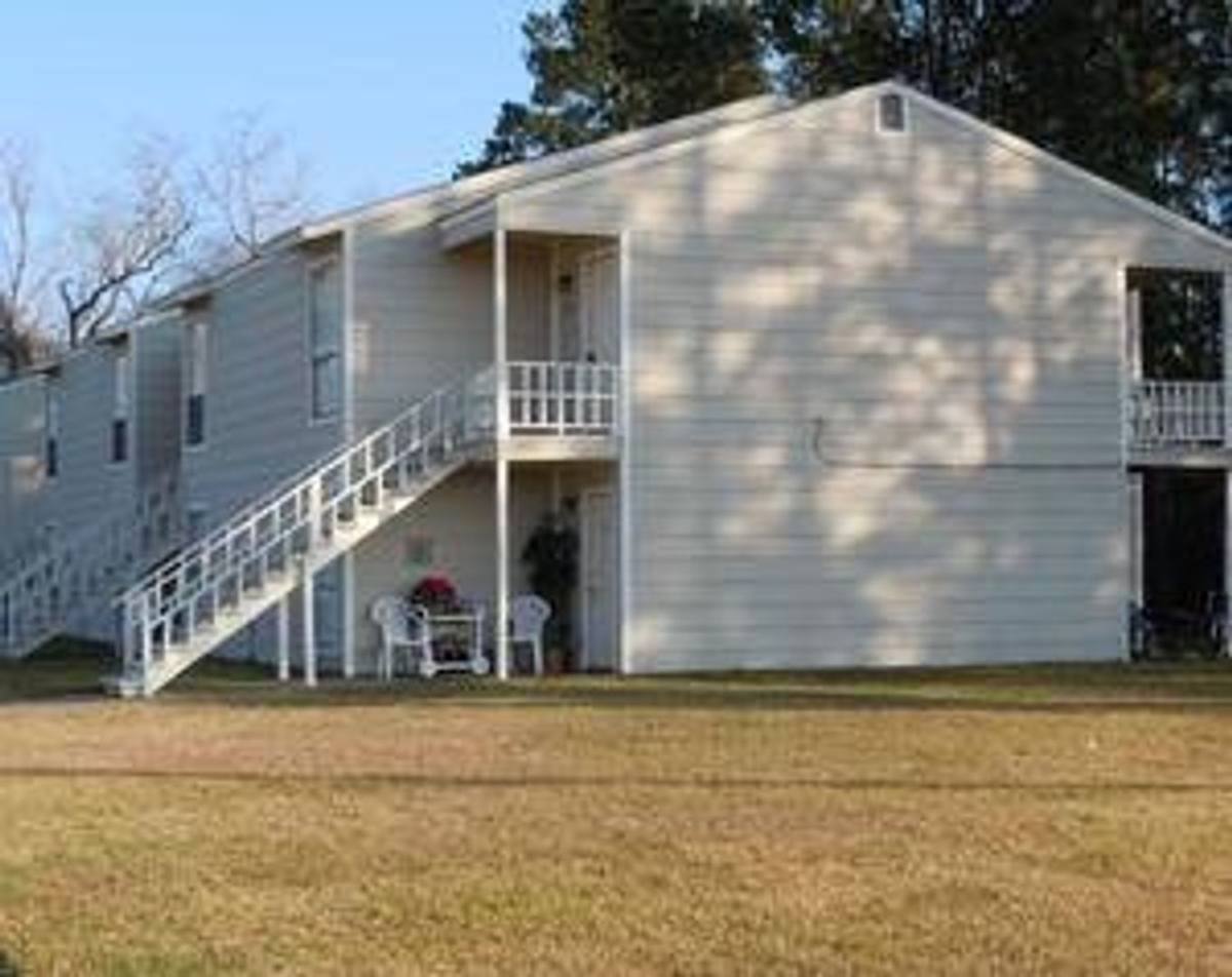 Apartment for rent at 1135 Highway 327 E, Silsbee, TX 77656