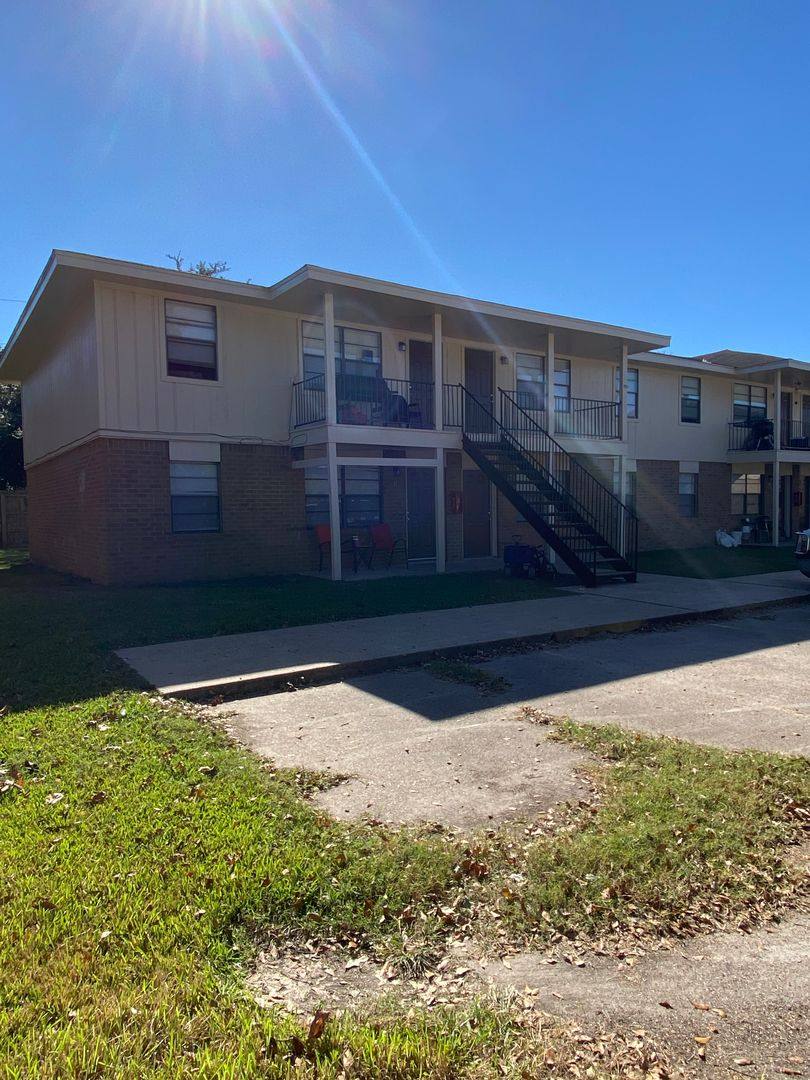 Apartment for rent at 219 W Magnolia, Winnie, TX 77665