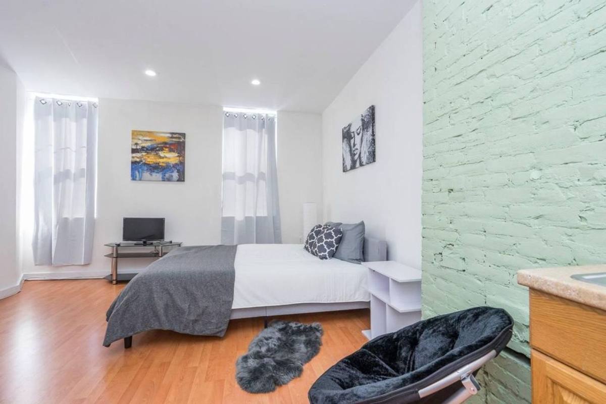 Apartment for rent at 625 S St, Philadelphia, PA 19147
