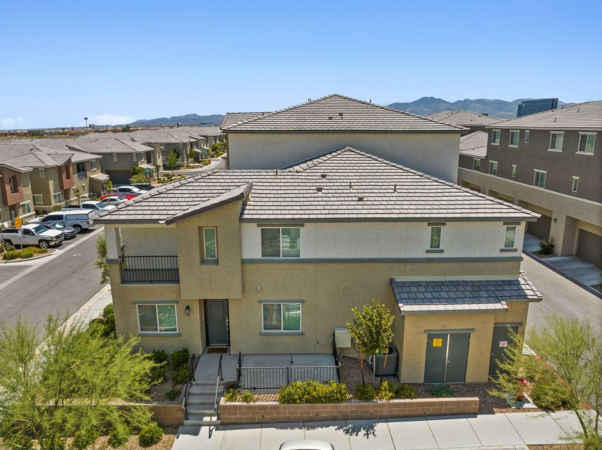 Townhouse for rent at 2841 Brilliant Aurora Lane, Las Vegas, NV 89183