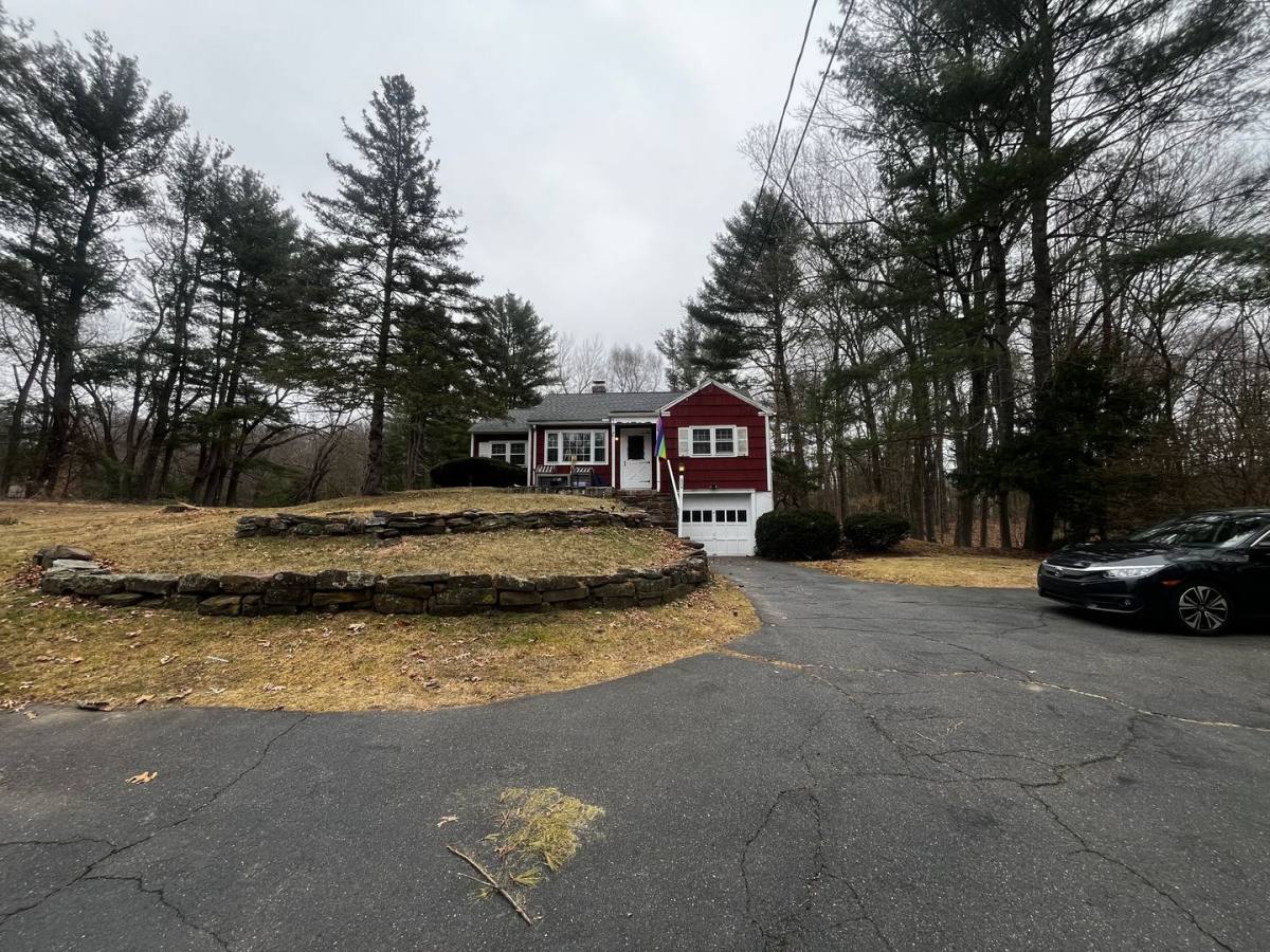 House for rent at 604 Huckleberry Hill Rd, Avon, CT 06001