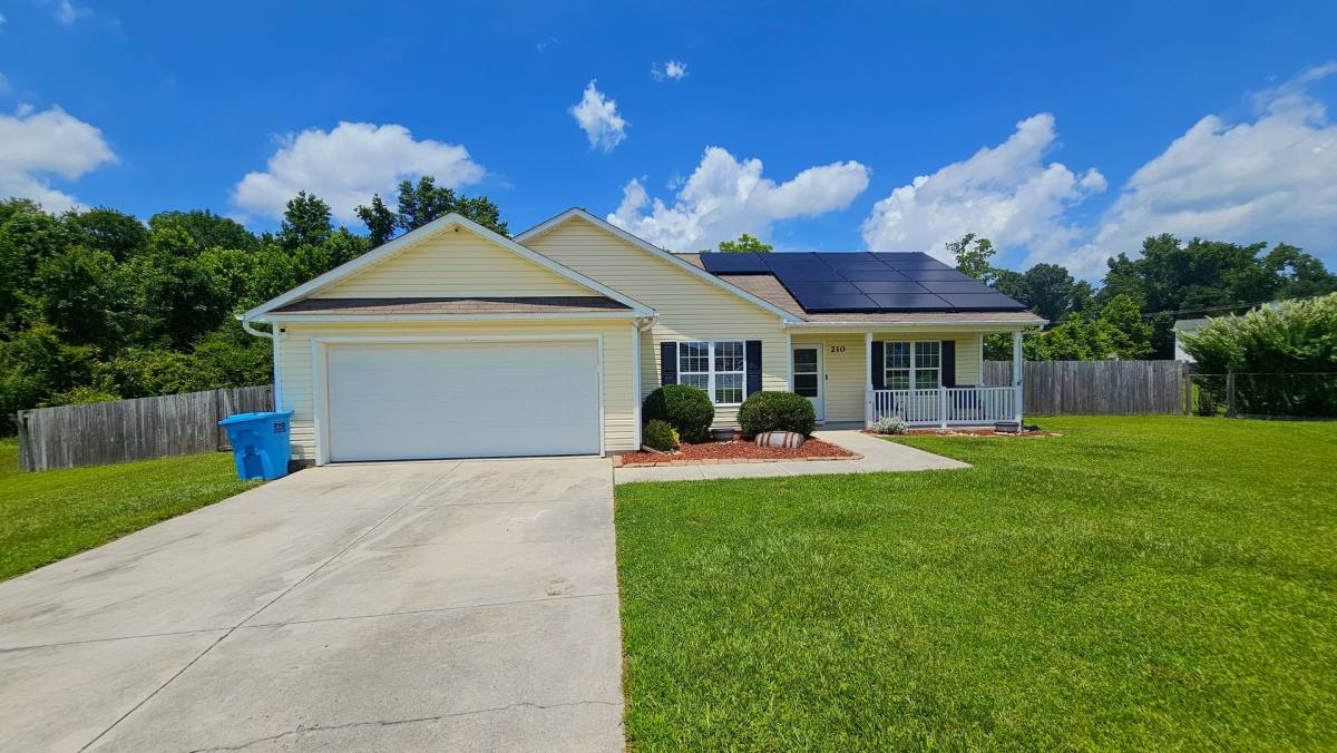 House for rent at 210 High Meadow Court, Richlands, NC 28574