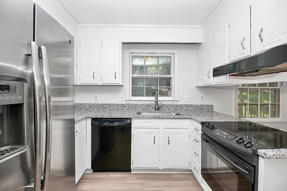 House for rent at 2424 Oldenburg Dr, Charlotte, NC 28210