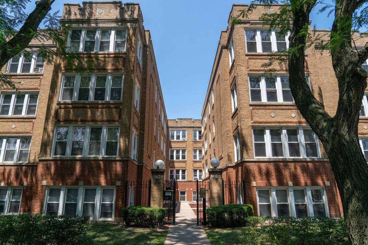 Apartment for rent at 1416-1422 W Hutchinson St, Chicago, IL 60613