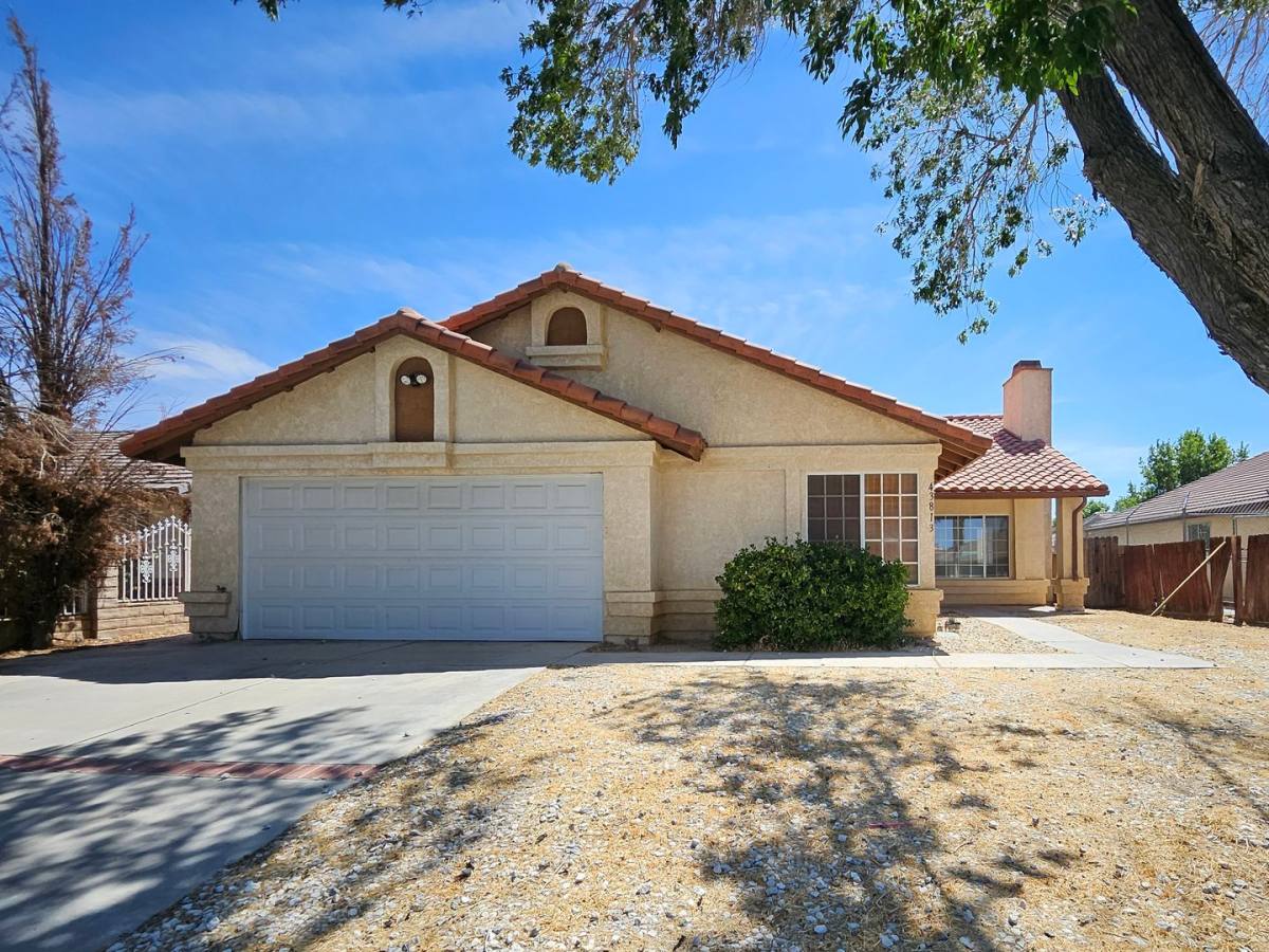 House for rent at 43813 San Francisco Ave, Lancaster, CA 93535