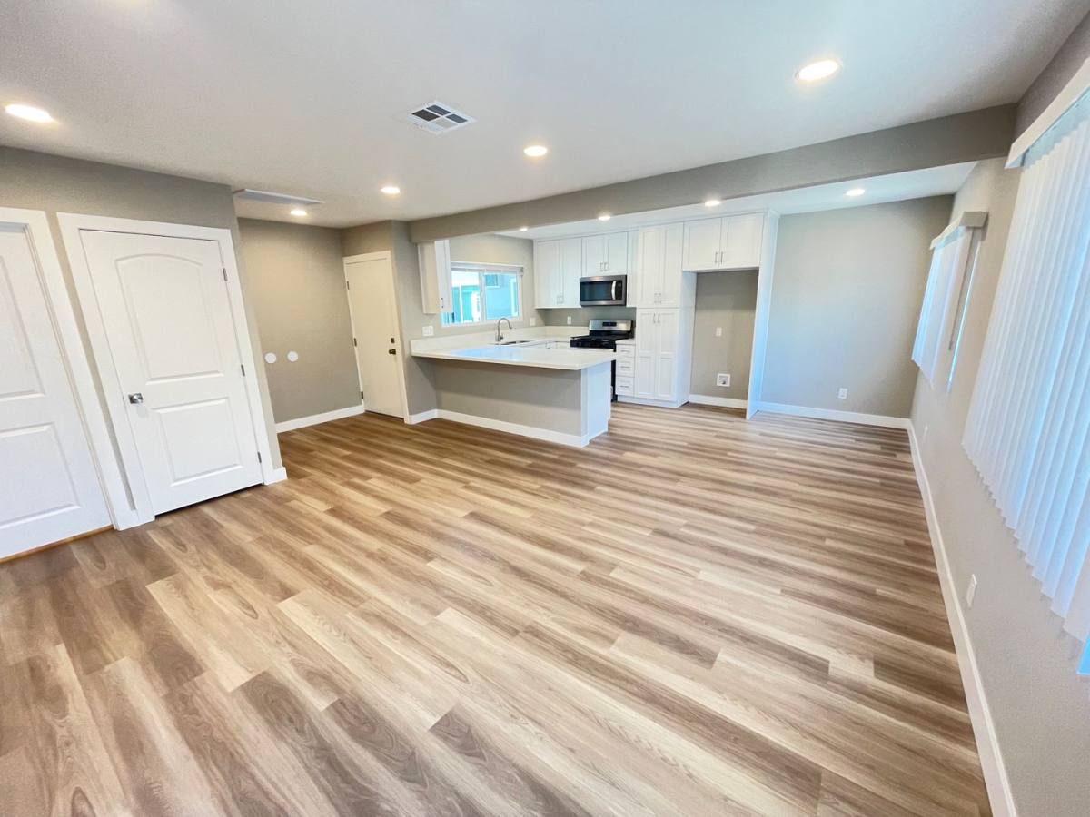 Apartment for rent at 919 E Acacia Ave, Glendale, CA 91205