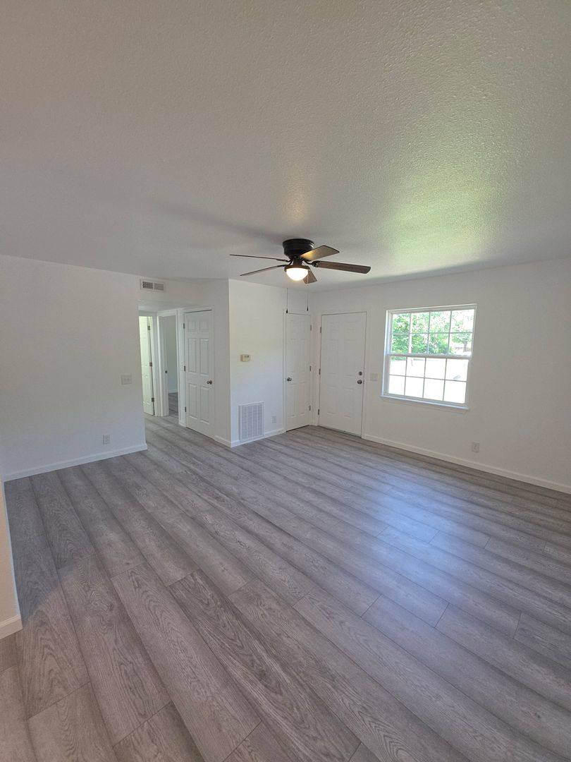 Apartment for rent at 1300 - 1306 N Greenwich, Russellville, AR 72801