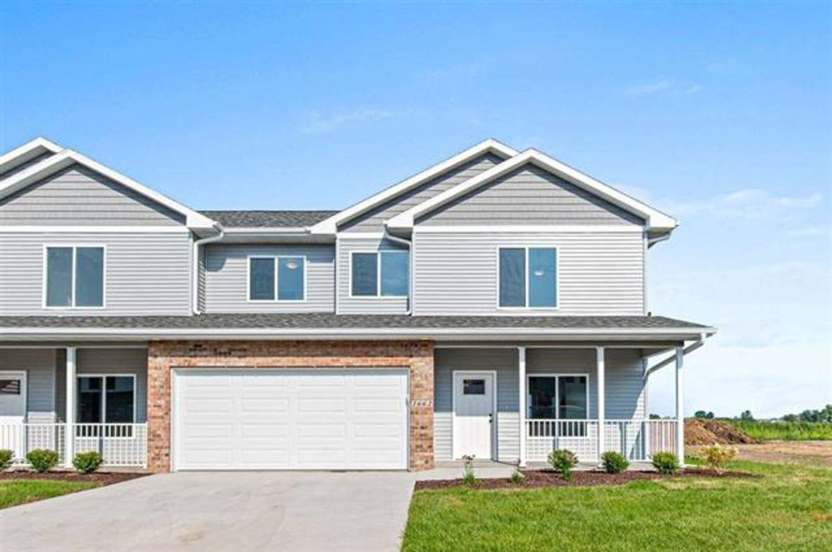 Townhouse for rent at 125 Sweetwater Lane, North Liberty, IA 52317