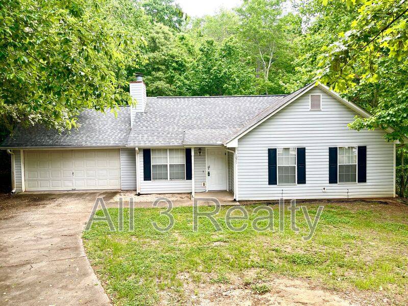 House for rent at 1071 Bridle Creek Dr, Flowery Branch, GA 30542