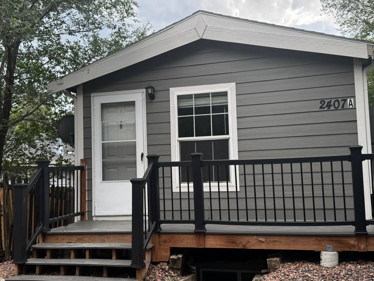 Apartment for rent at 2407 Cache La Poudre, Colorado Springs, CO 80904