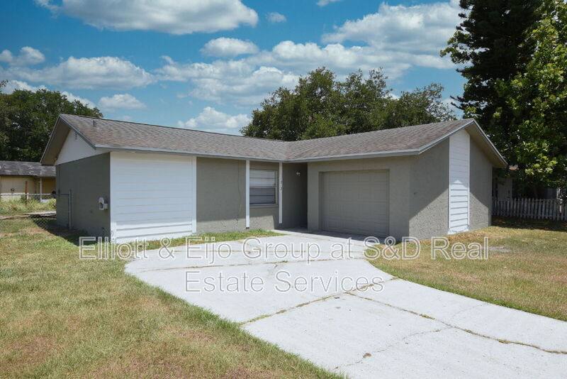 House for rent at 1212 W Waterview Blvd, Lakeland, FL 33801