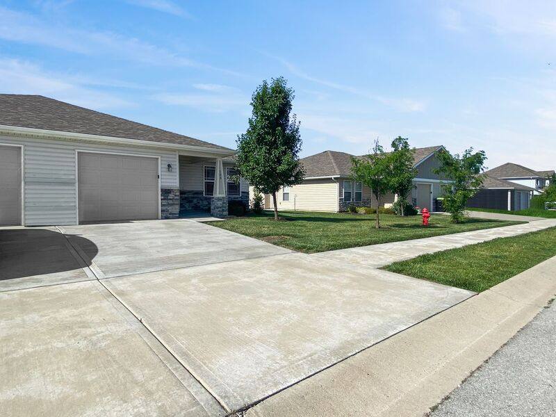 108 SW Sunflower St, Blue Springs, MO 64014