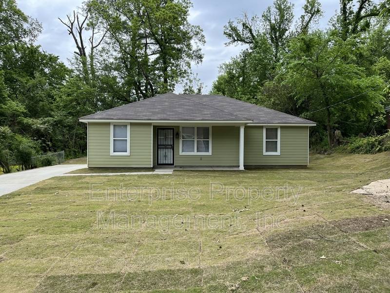 House for rent at 3194 University St, Memphis, TN 38127