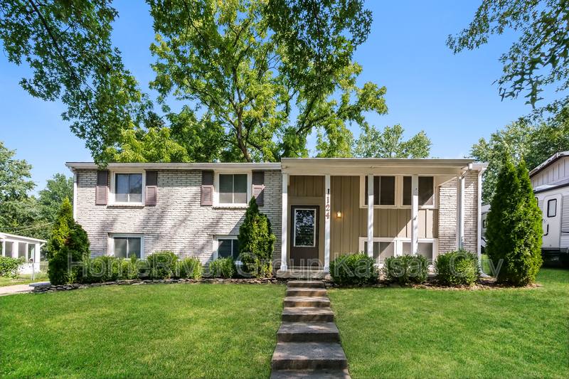 House for rent at 1124 NE 52nd Place, Kansas City, MO 64118
