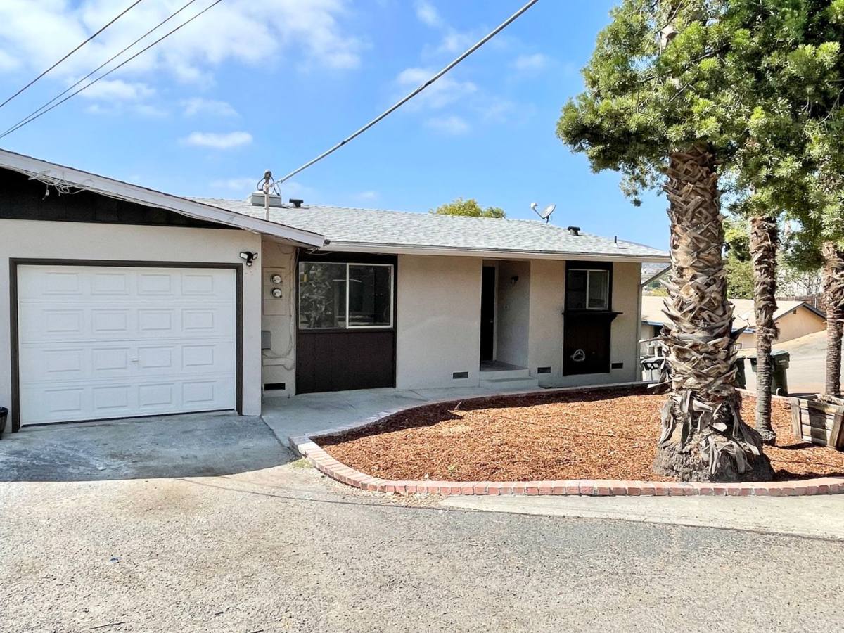 Townhouse for rent at 724 Franklin Lane #A, Vista, CA 92084