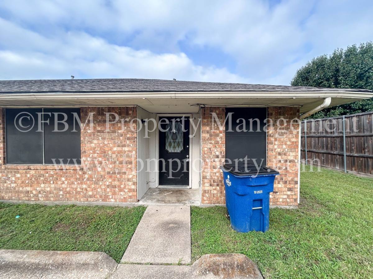 1603 S Hall St, Ennis, TX 75119