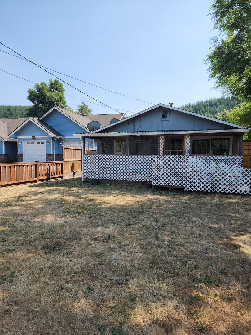 House for rent at 2415 Harding St, Sweet Home, OR 97386