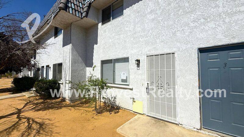 Townhouse for rent at 22526 Sioux Rd, Apple Valley, CA 92308