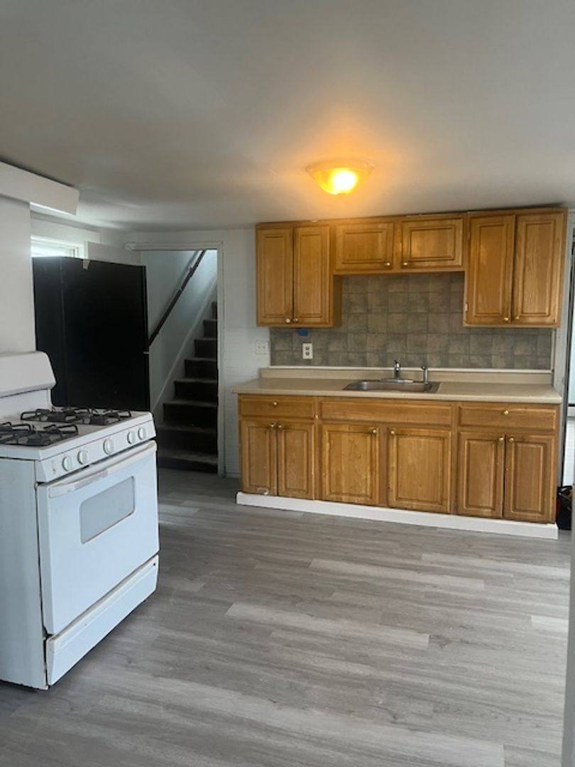 Apartment for rent at 35 Ash St, Nashua, NH 03060