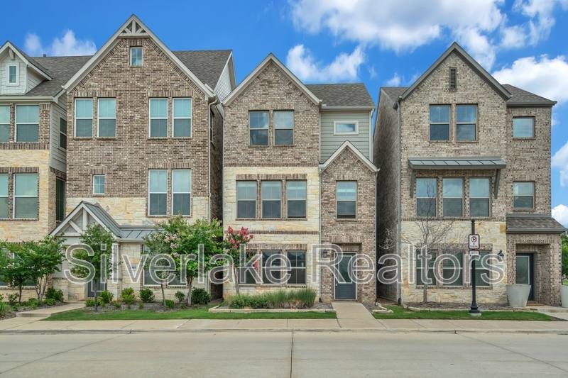 Townhouse for rent at 1003 Boyd Lane, Euless, TX 76040