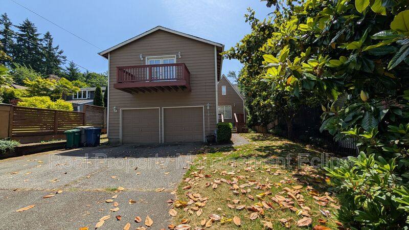 House for rent at 10253 NE 64th St, Kirkland, WA 98033