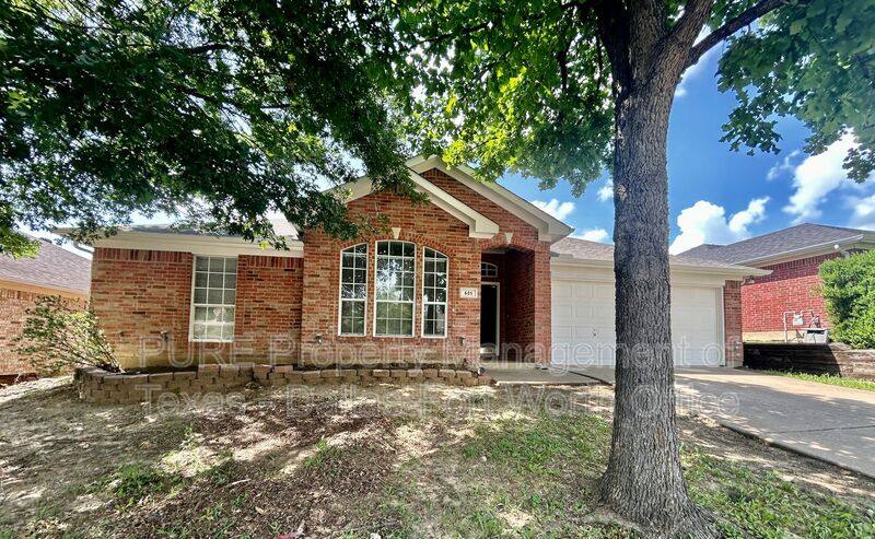 House for rent at 605 Douglas Dr, Mansfield, TX 76063