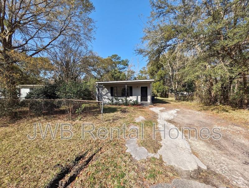 House for rent at 5752 Iris Blvd, Jacksonville, FL 32209