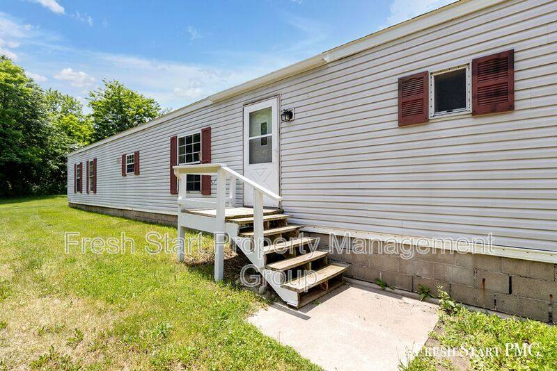 House for rent at 52959 38th Ave, Bangor, MI 49013