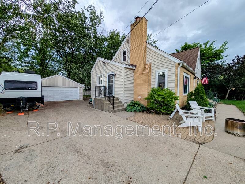 House for rent at 9700 14th Ave S, Minneapolis, MN 55425