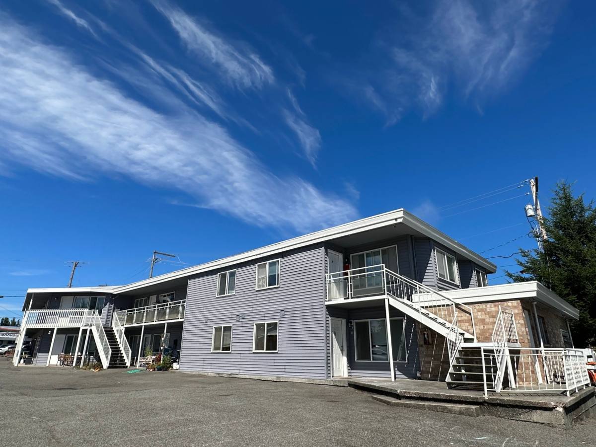 Apartment for rent at 1822 Silver Lake Rd, Everett, WA 98208
