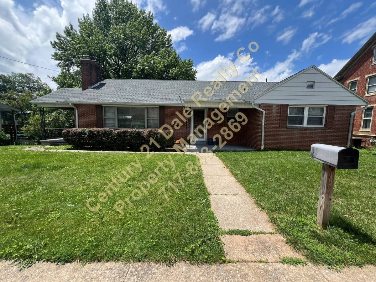 House for rent at 140 Linden Ave, Red Lion, PA 17356