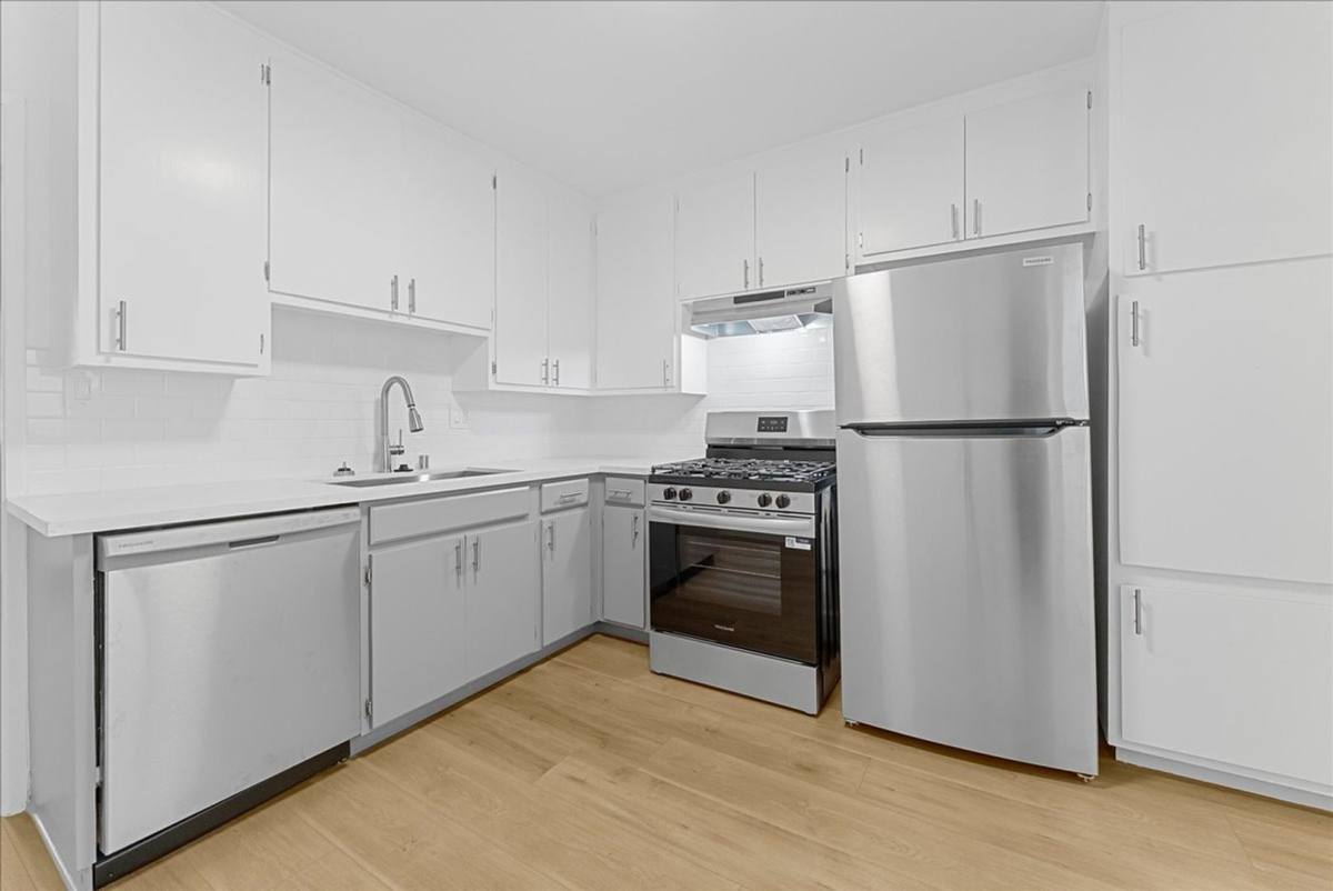 Apartment for rent at 6615 Franklin Ave #123, Los Angeles, CA 90028