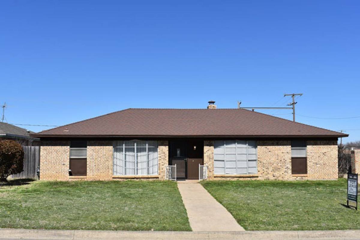 House for rent at 8321 Oak Court, North Richland Hills, TX 76182