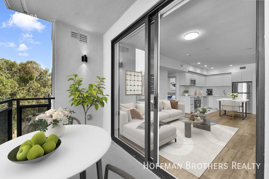 Apartment for rent at 1240 Magnolia Ave #202, Los Angeles, CA 90006