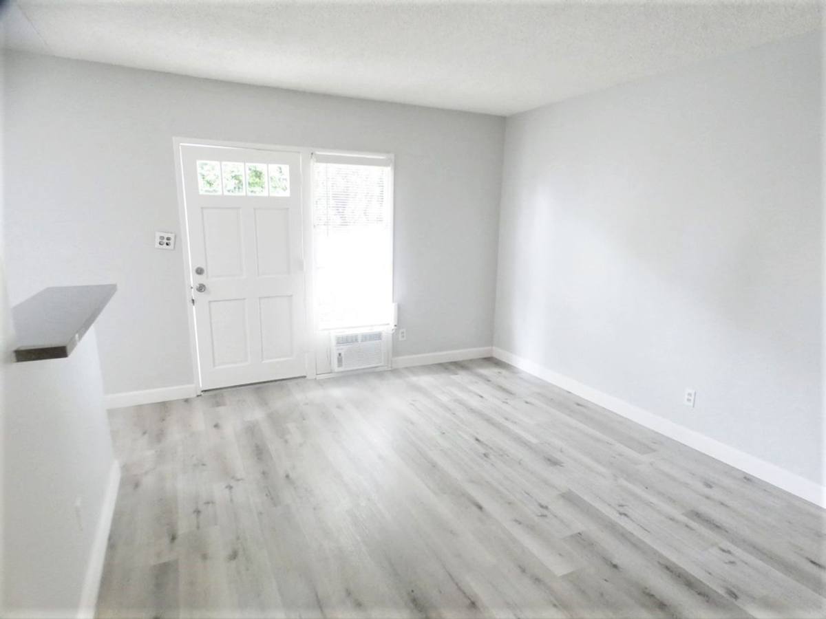 Apartment for rent at 6029 Cherry Ave, Long Beach, CA 90805