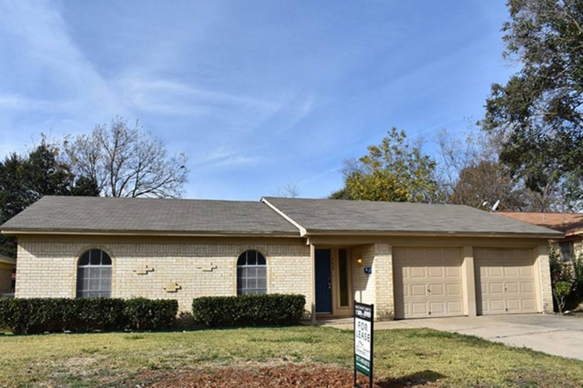 House for rent at 6624 Vega Dr, Fort Worth, TX 76133