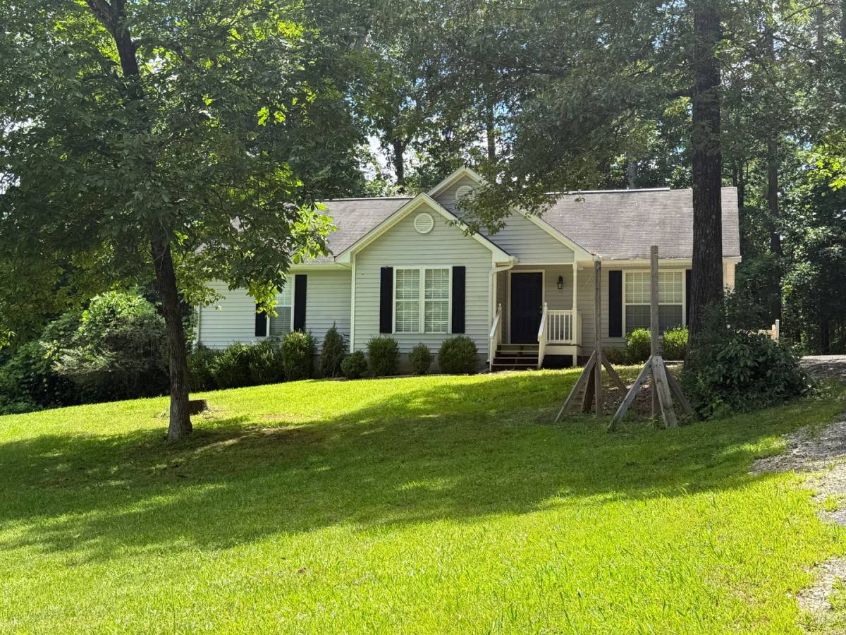House for rent at 2538 Ben Higgens Rd, Dahlonega, GA 30533