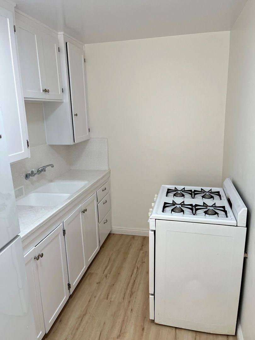 Apartment for rent at 1934 Pine Ave, Long Beach, CA 90806