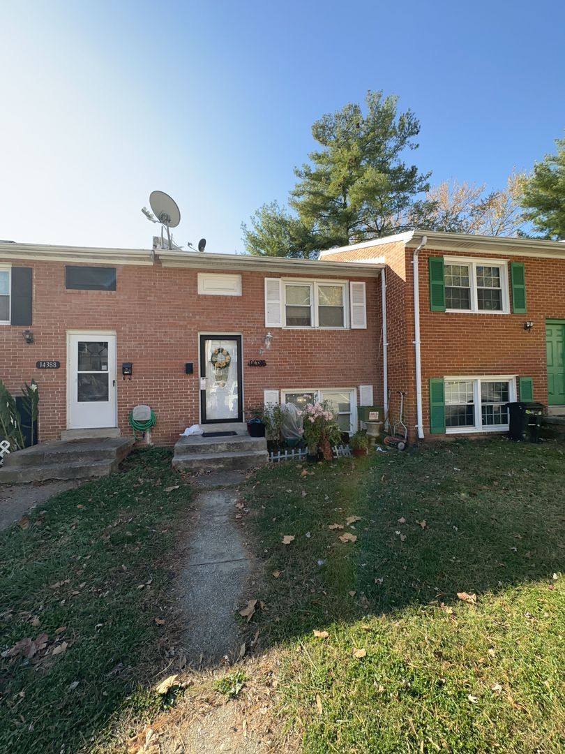 House for rent at 14386 Berkshire Dr, Woodbridge, VA 22193