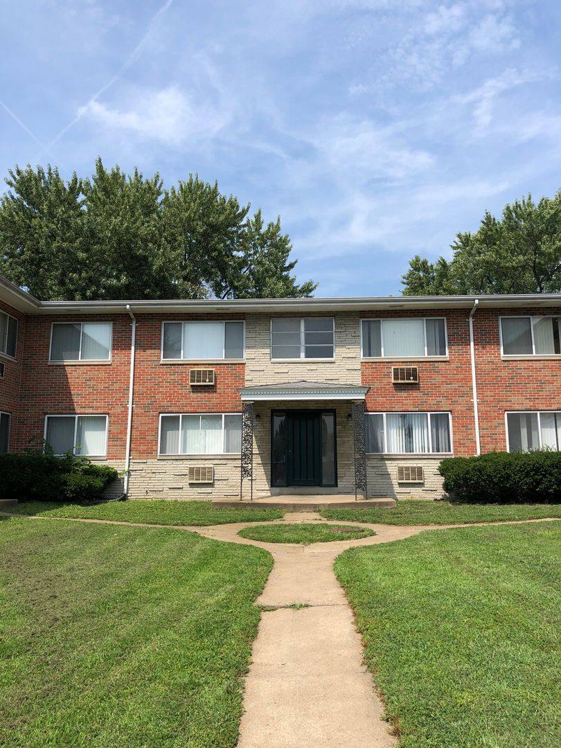 Apartment for rent at 105 Reeb Lane, Florissant, MO 63031