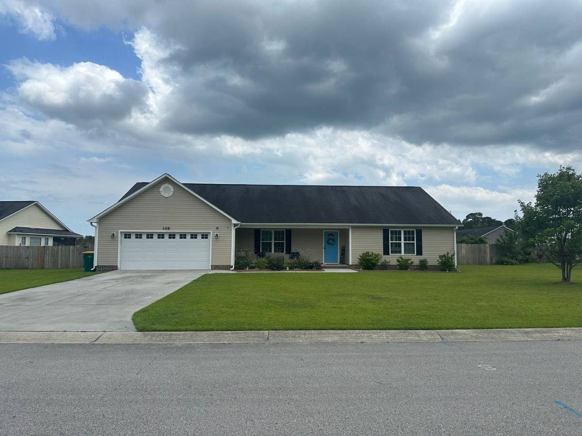 House for rent at 105 Blue Haven Dr, Hubert, NC 28539