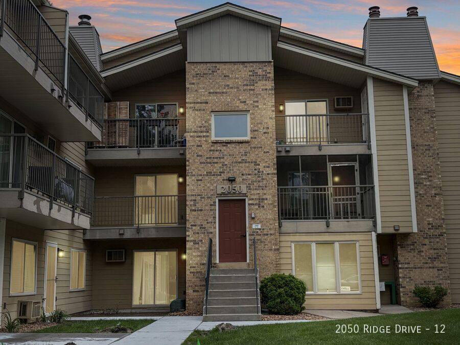 House for rent at 2050 Ridge Dr #12, Minneapolis, MN 55426
