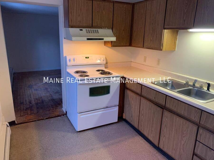Apartment for rent at 15 Elm St #2, Bangor, ME 04401